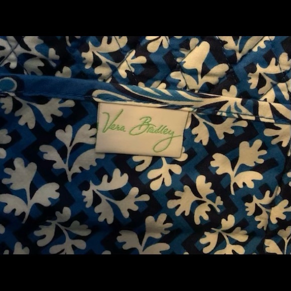 Vera Bradley blue paisley tote in Blue lagoon retired pattern, preowned - Picture 5 of 7